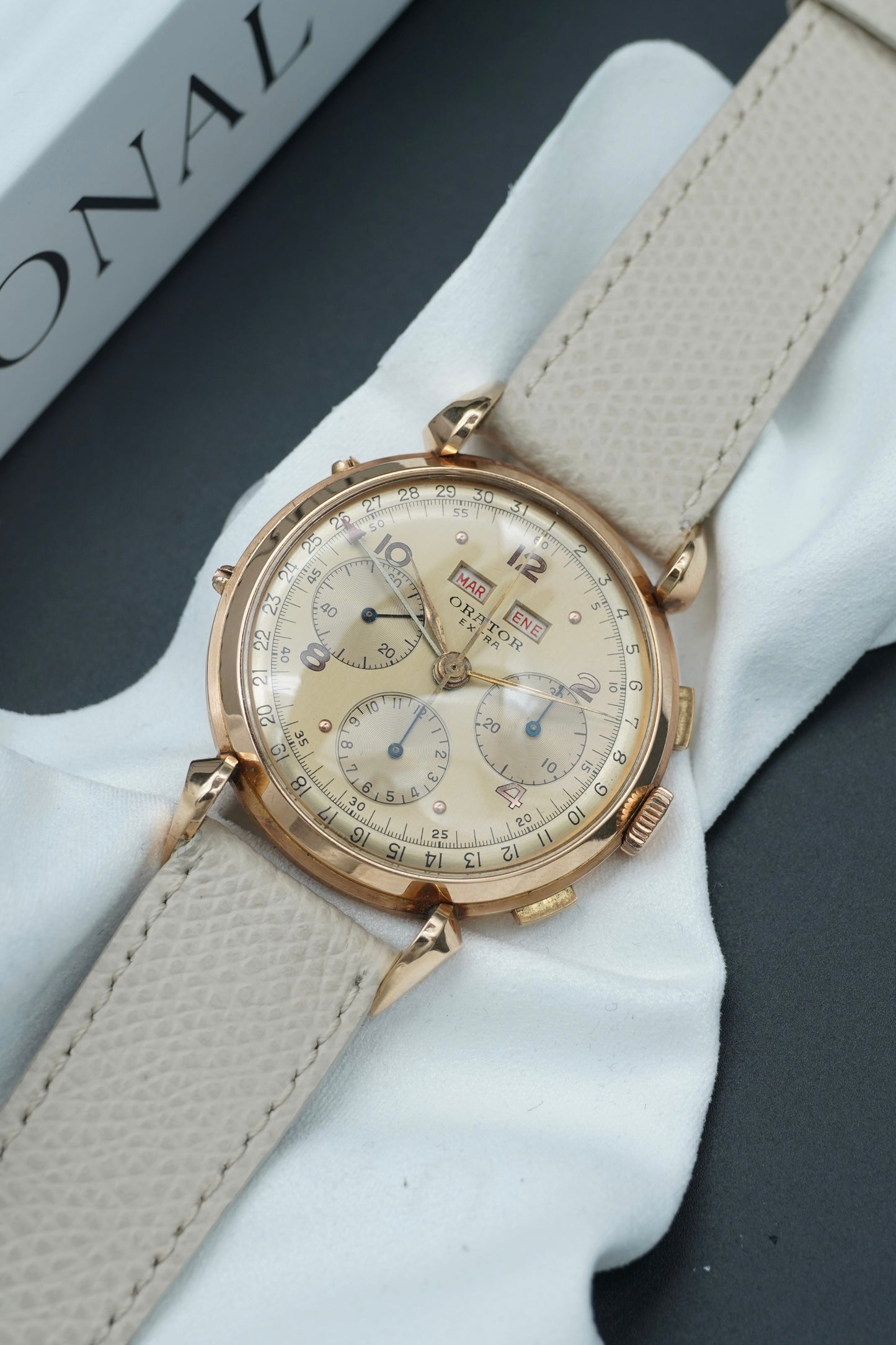Orator Extra Chronograph Triple Date Valjoux 72C - Rose Gold