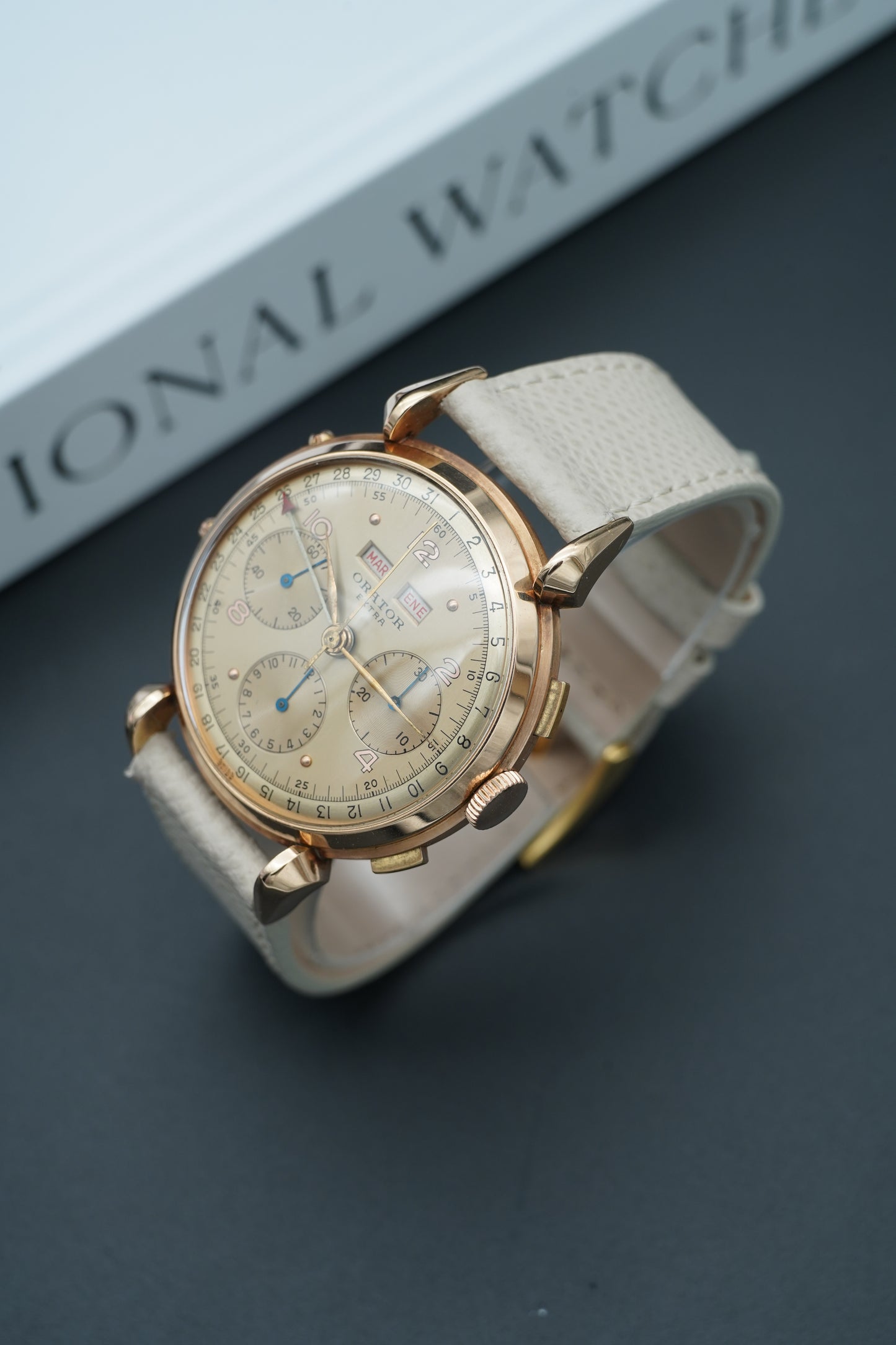 Orator Extra Chronograph Triple Date Valjoux 72C - Rose Gold
